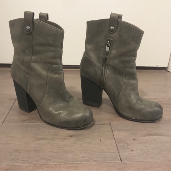 Vince Camuto Gray Leather Heeled Booties -8.5 EUC - Picture 2 of 5